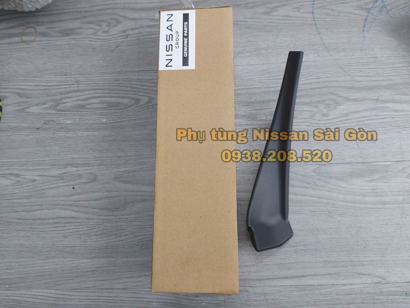 Ốp chân kính chắn gió bên phải X-Trail 66894-4CL0A