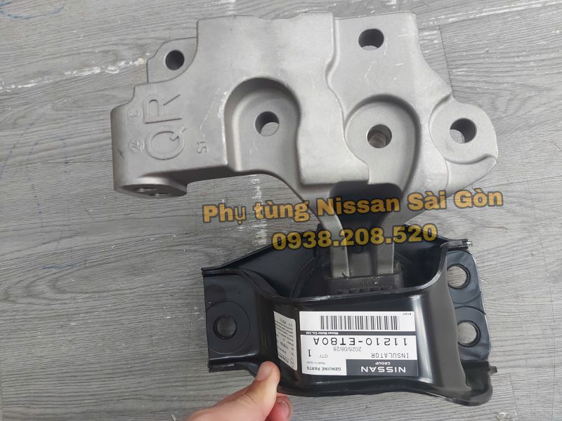 Cao su chân máy phía trước bên phải X-Trail 11210-ET80A