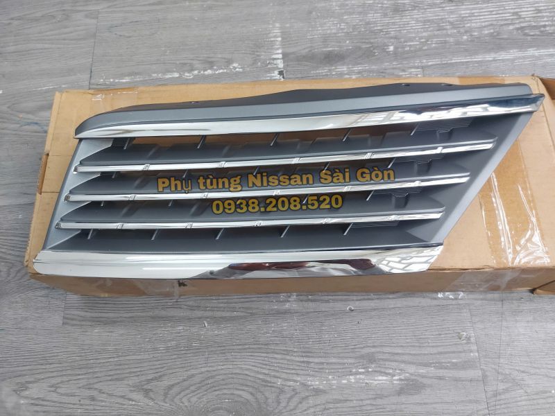 Mặt calang bên trái Tiida (Hàng tốt) 62330-ED900