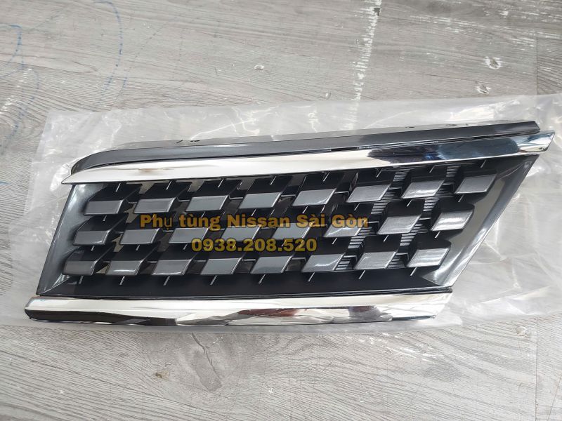 Mặt calang bên trái Tiida (Hàng tốt) 62330-ED500