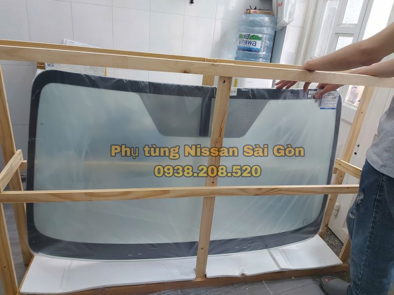 Kính chắn gió Navara 72700-4JA0A