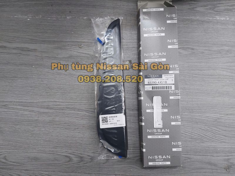 Ốp đen cửa sau bên phải Navara 82290-4JG1B